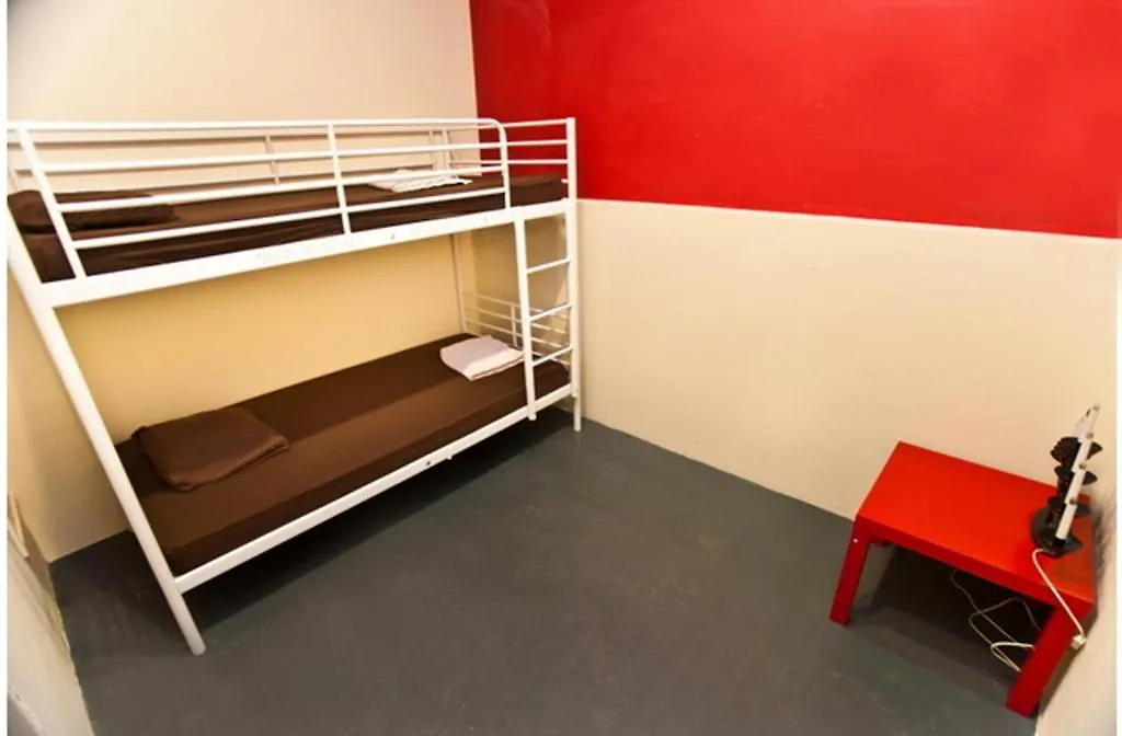 Drop Inn Singapore Hostel