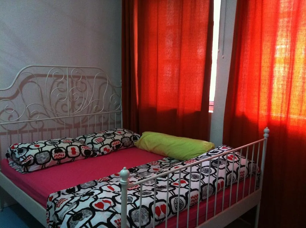 Drop Inn Singapore Hostel