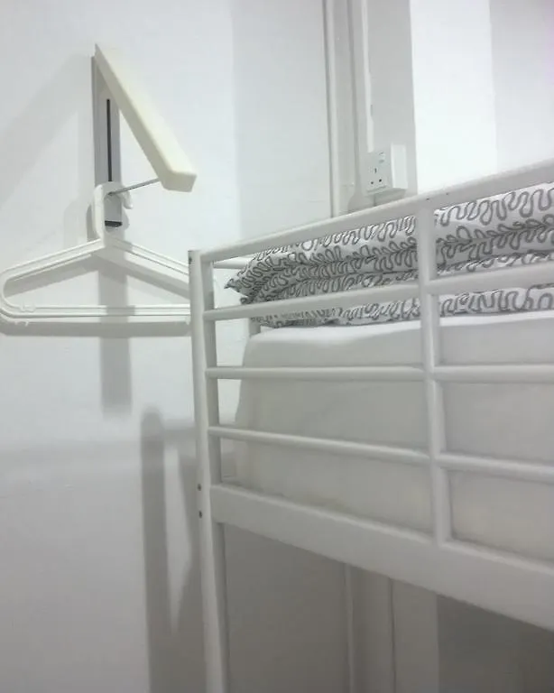 드롭 인 싱가포르 호스텔 0*,  싱가포르